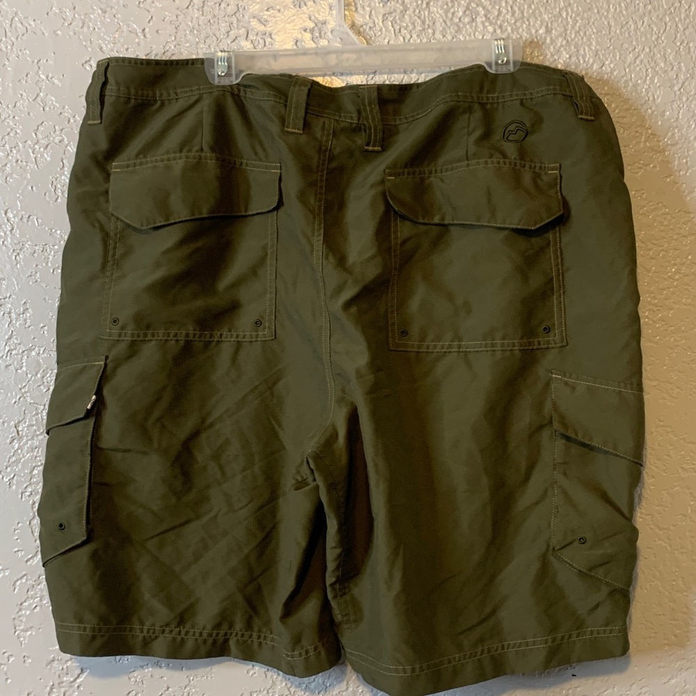 magellan mens Hunter Green shorts Size 40 - Picture 4 of 6
